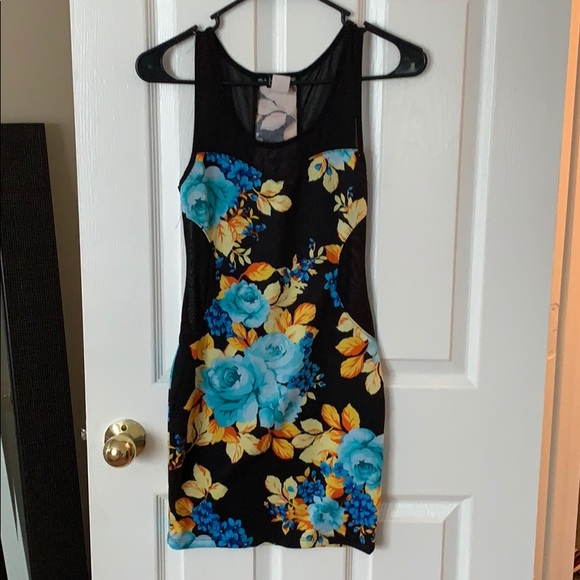 Dress - Picture 1 of 3